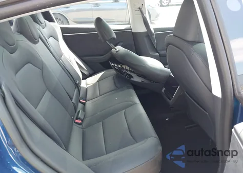 2025 Tesla Model 3 Long Range All-Wheel Drive z USA, uszkodzony, nr VIN 5YJ3E1EB9SF932149